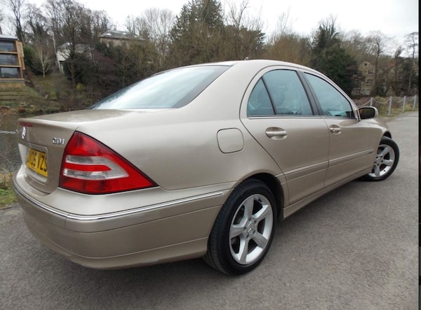 Used Mercedes-Benz C-Class 2005 for sale - 76192689: Photo 4