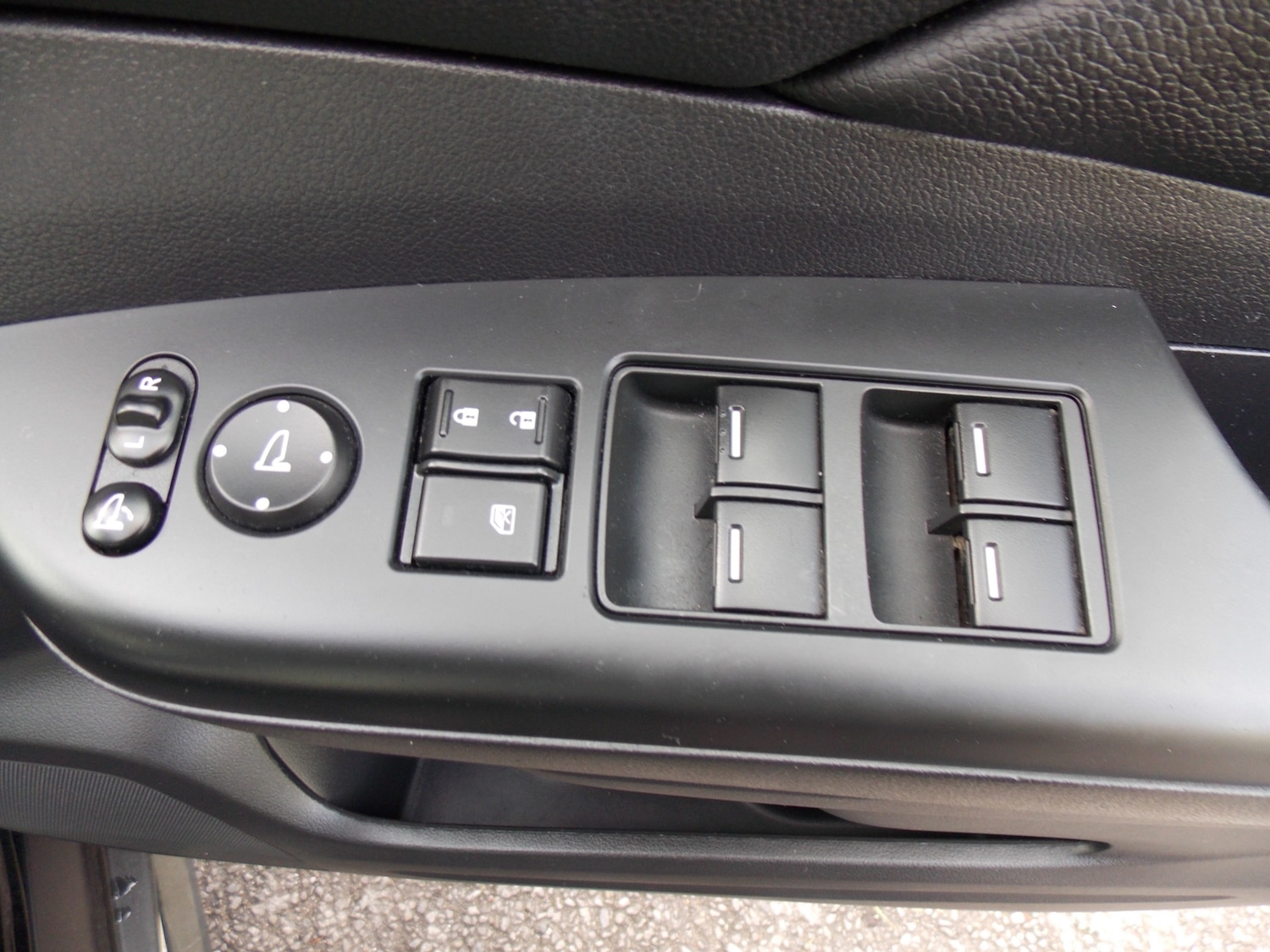 Used Honda CR-V 2017 for sale - 76079601: Photo 41