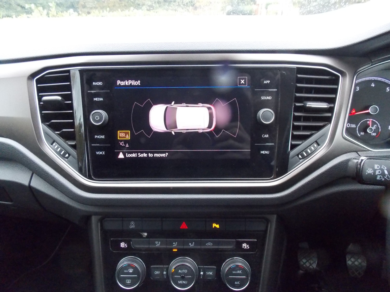 Used Volkswagen T-Roc 2018 for sale - 75680302: Photo 16