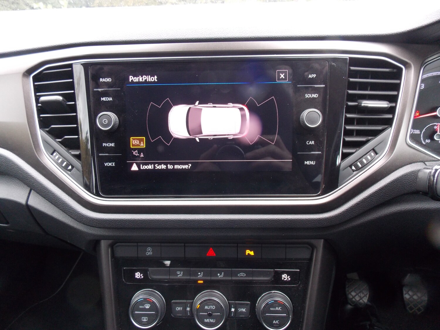 Used Volkswagen T-Roc 2018 for sale - 75680302: Photo 21