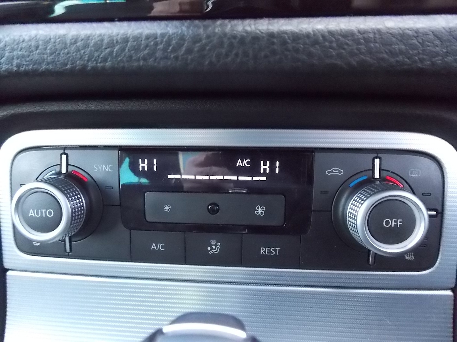 Used Volkswagen Touareg 2015 for sale - 77234502: Photo 24