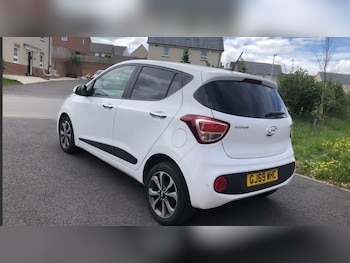 Used Hyundai i10 2019 for sale - 79111819: Photo