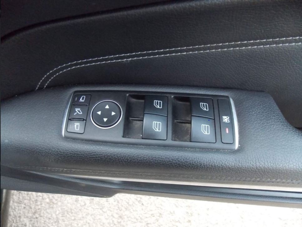 Used Mercedes-Benz E Class 2015 for sale - 76192583: Photo 35