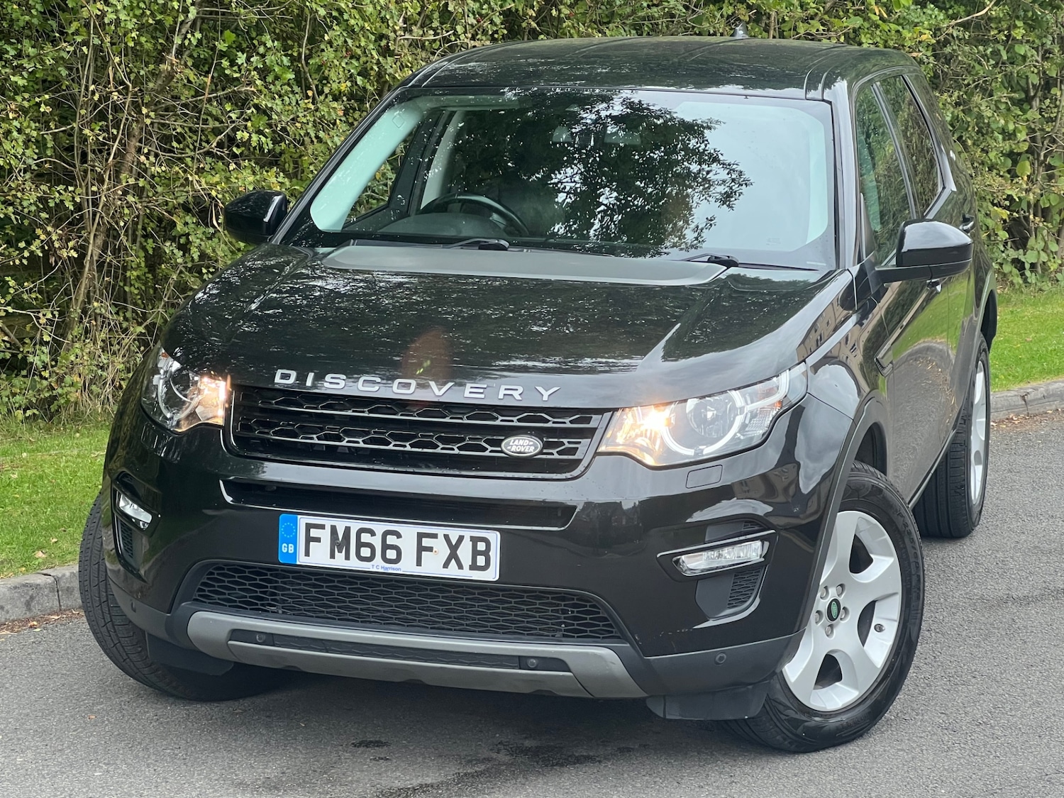Used Land Rover Discovery Sport 2017 for sale - 76082888: Photo 2