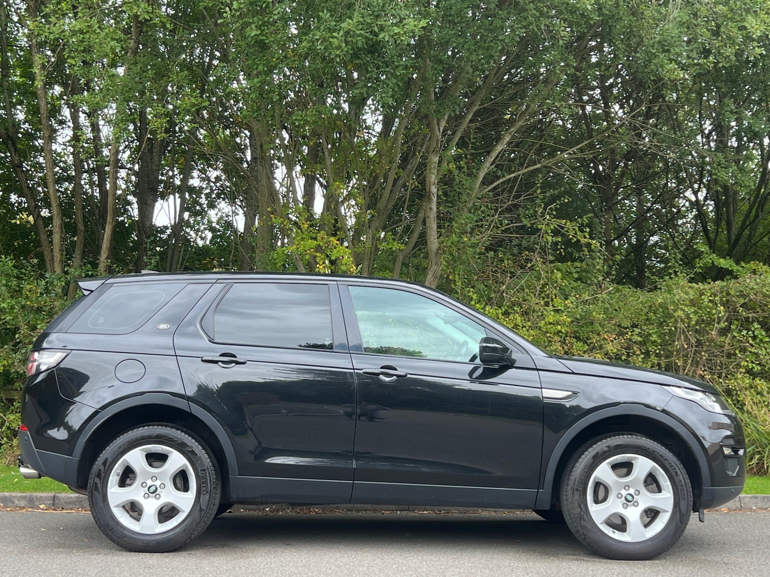 Used Land Rover Discovery Sport 2017 for sale - 76082888: Photo 5