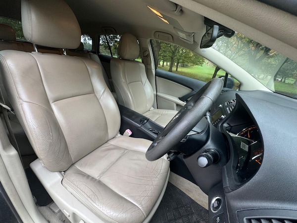 Used Toyota Avensis 2010 for sale - 76270408: Photo 11