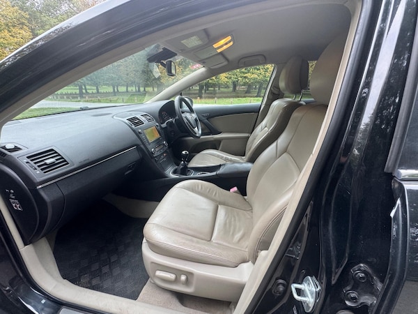 Used Toyota Avensis 2010 for sale - 76270408: Photo 12