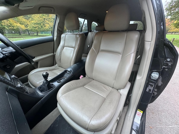 Used Toyota Avensis 2010 for sale - 76270408: Photo 13