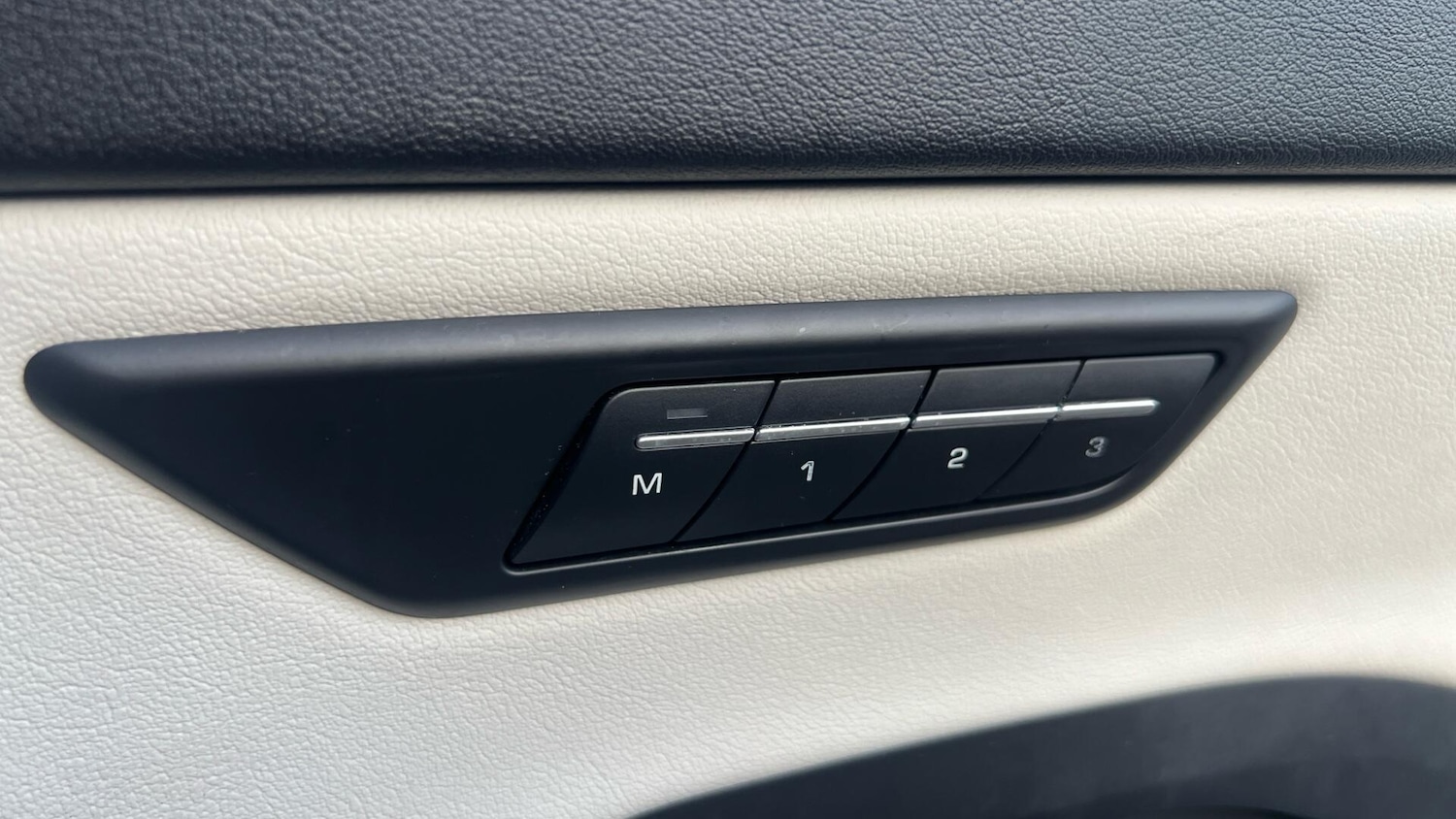 Used Jaguar E-Pace 2018 for sale - 77229231: Photo 26