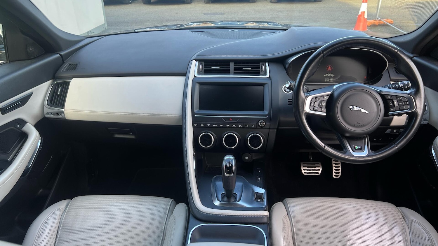 Used Jaguar E-Pace 2018 for sale - 77229231: Photo 4