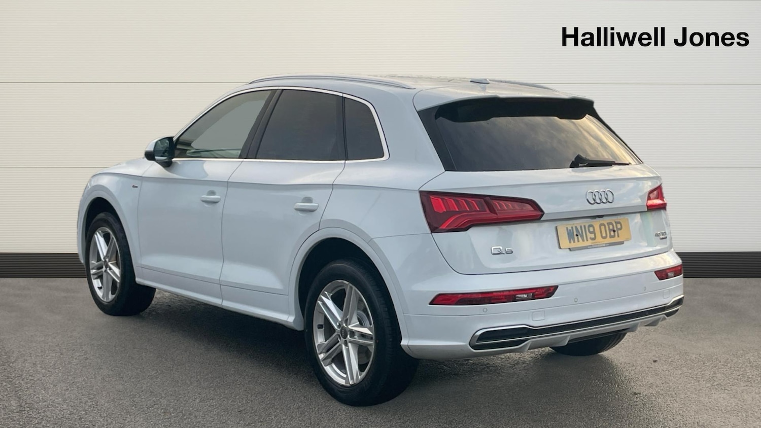 Used Audi Q5 2019 for sale - 76831860: Photo 2