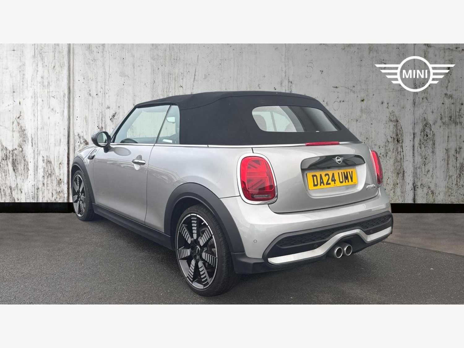 Used MINI Convertible 2024 for sale - 77097370: Photo 2