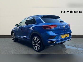Used Volkswagen T-Roc 2021 for sale - 76832422: Photo