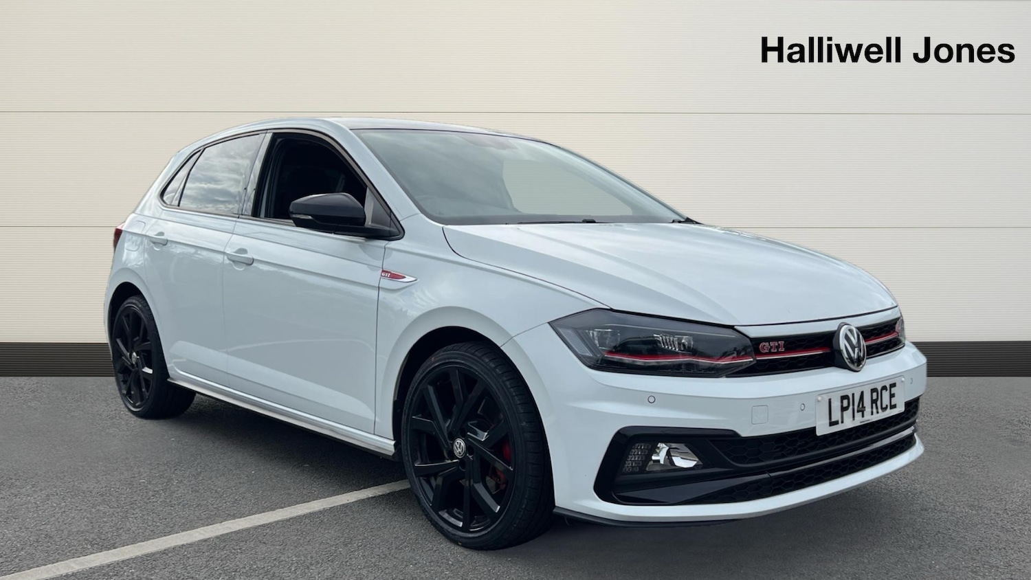 Used Volkswagen Polo 2019 for sale - 76832104: Photo 1