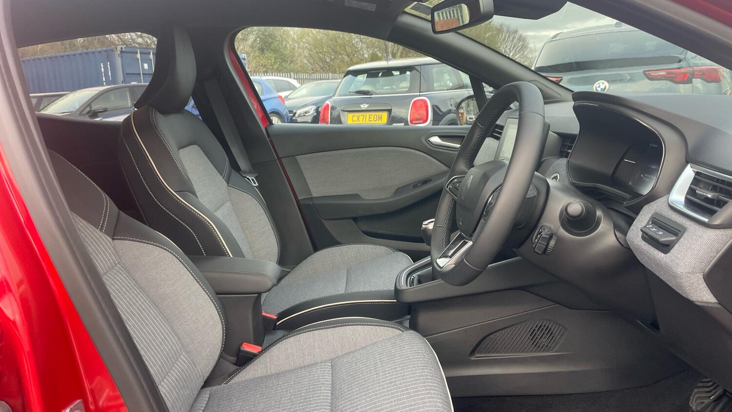 Used Renault Clio 2024 for sale - 76832738: Photo 11