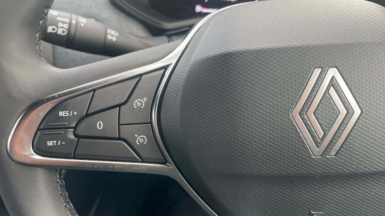 Used Renault Clio 2024 for sale - 76832738: Photo 17