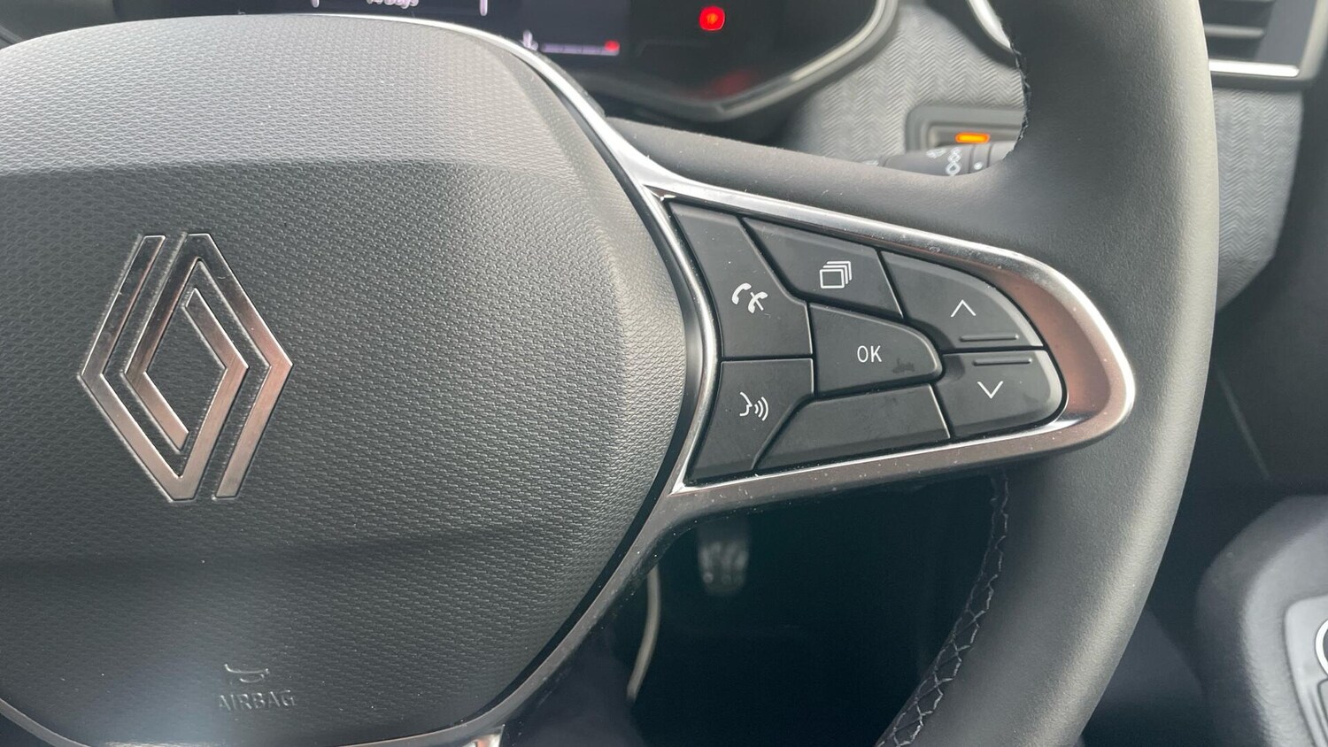 Used Renault Clio 2024 for sale - 76832738: Photo 18