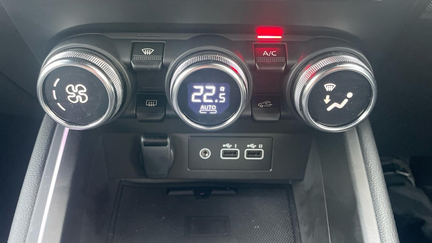 Used Renault Clio 2024 for sale - 76832738: Photo 19