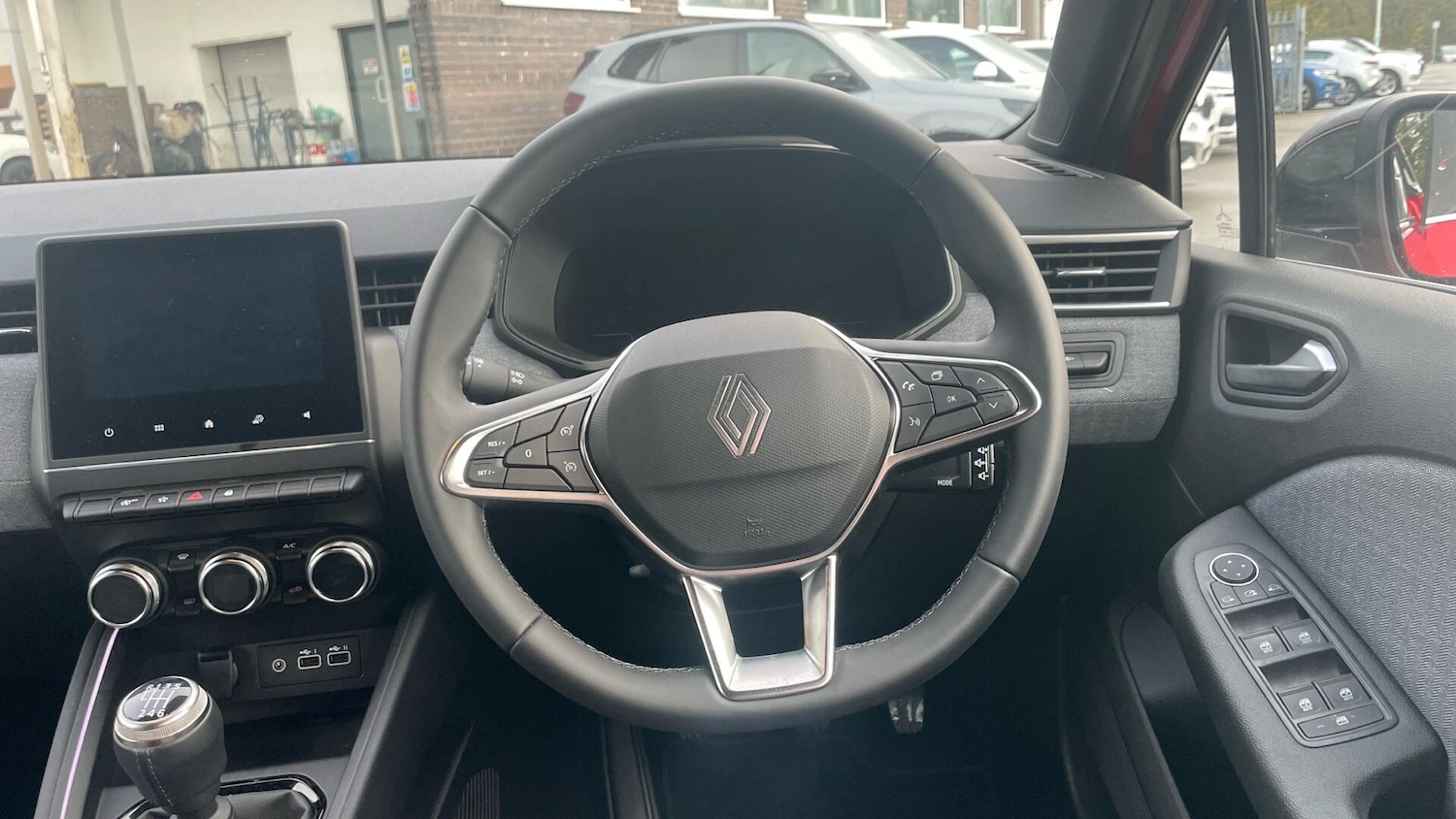 Used Renault Clio 2024 for sale - 76832738: Photo 5