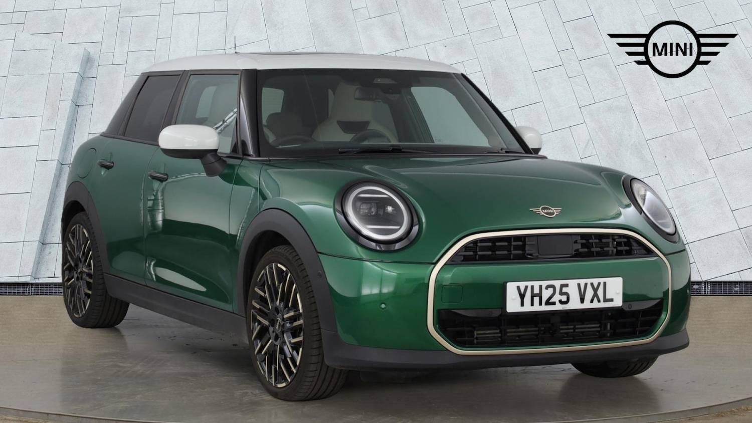 Used MINI Hatch 2025 for sale - 76831852: Photo 1