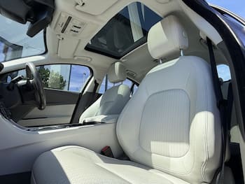Used Jaguar XE 2018 for sale - 79743065: Photo