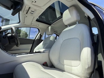 Used Jaguar XE 2018 for sale - 79466113: Photo