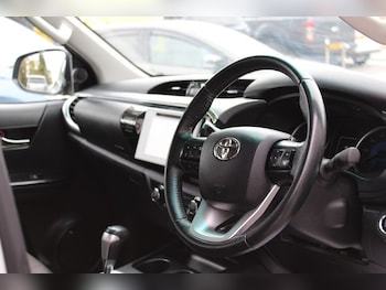 Used Toyota Hilux 2018 for sale - 75998738: Photo