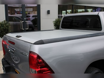 Used Toyota Hilux 2018 for sale - 75998738: Photo