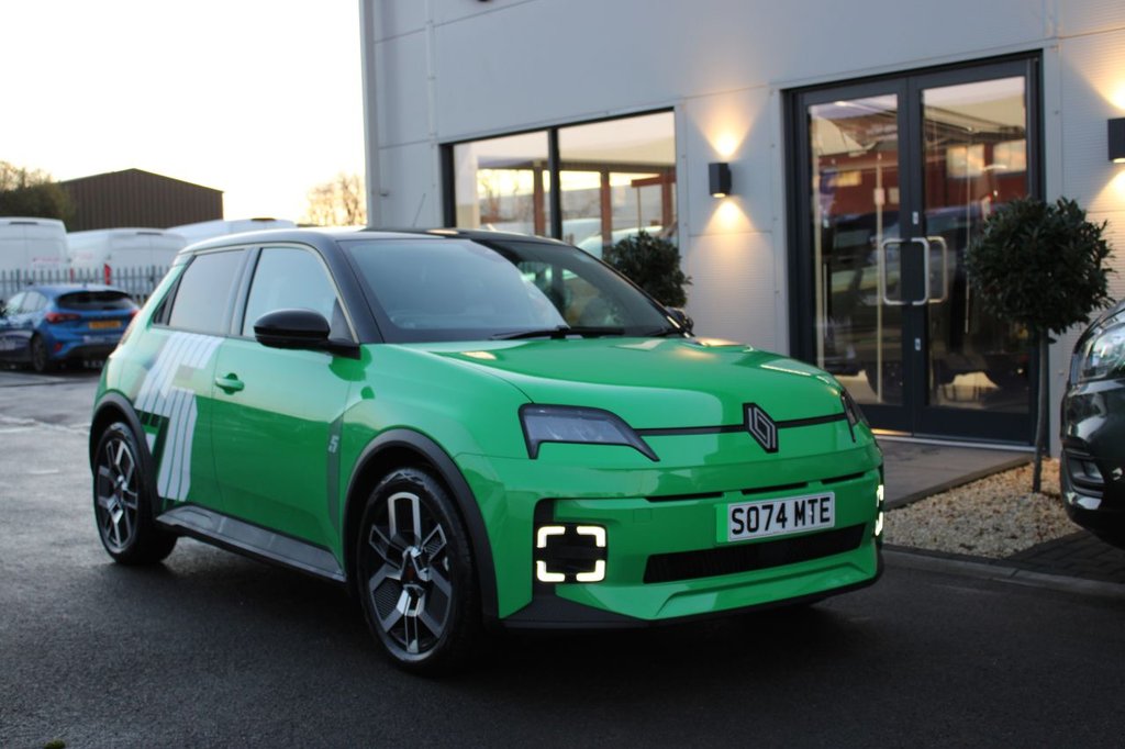 Used Renault 5 E-Tech electric 2025 for sale - 76901064: Photo 1