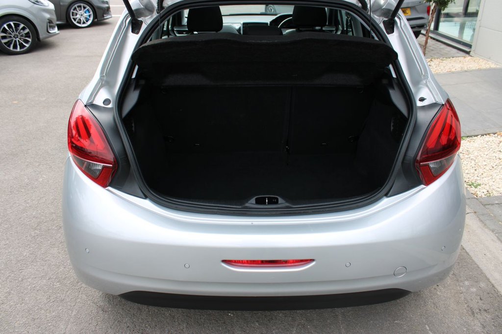 Used Peugeot 208 2016 for sale - 76081208: Photo 5