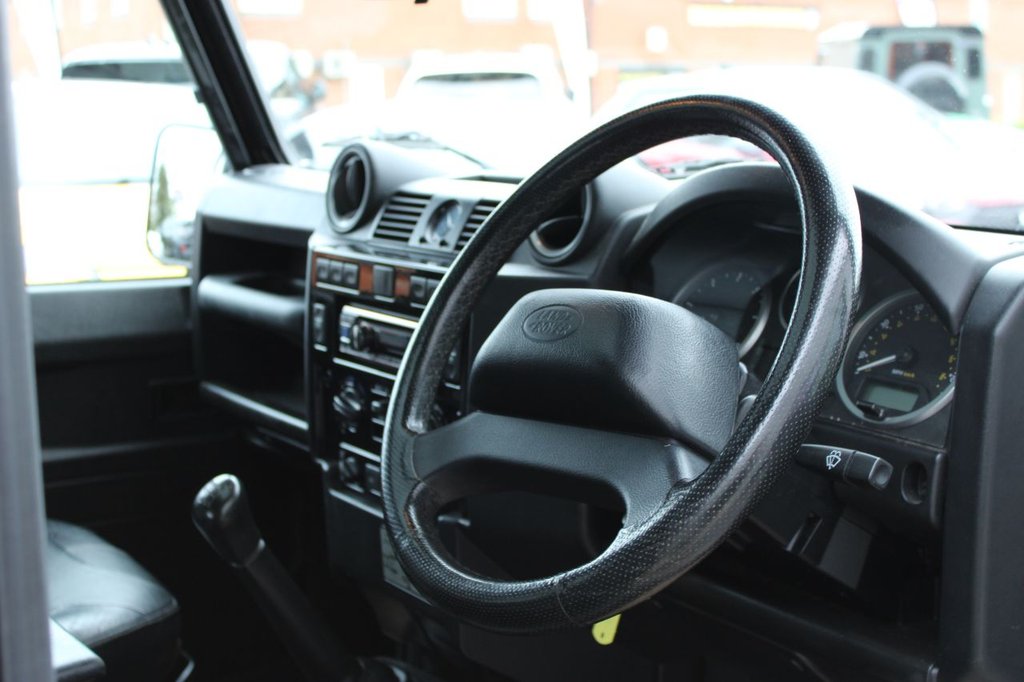 Used Land Rover Defender 2015 for sale - 78043945: Photo 2