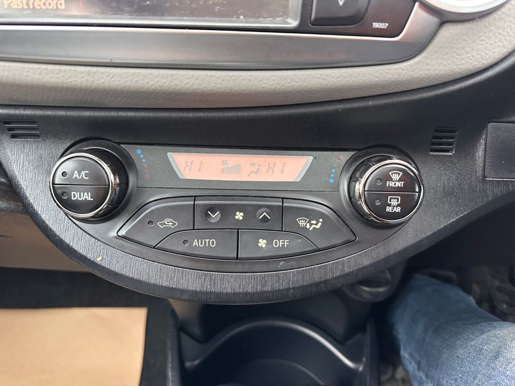 Used Toyota Yaris 2011 for sale - 77563957: Photo 29