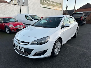 Used Vauxhall Astra 2015 for sale - 77020396: Photo