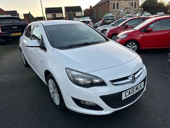 Used Vauxhall Astra 2015 for sale - 77020396: Photo