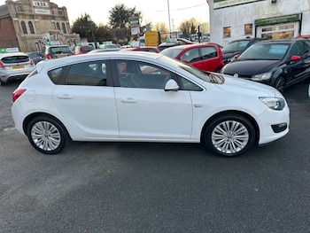 Used Vauxhall Astra 2015 for sale - 77020396: Photo