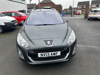 Used Peugeot 308 2013 for sale - 77020363: Photo