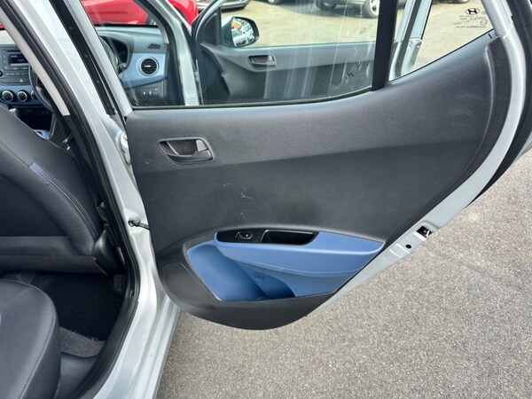 Used Hyundai i10 2014 for sale - 75207238: Photo 18