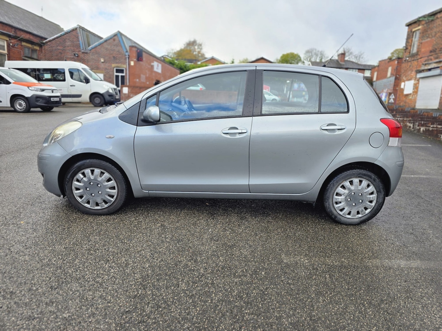 Used Toyota Yaris 2009 for sale - 76490370: Photo 4