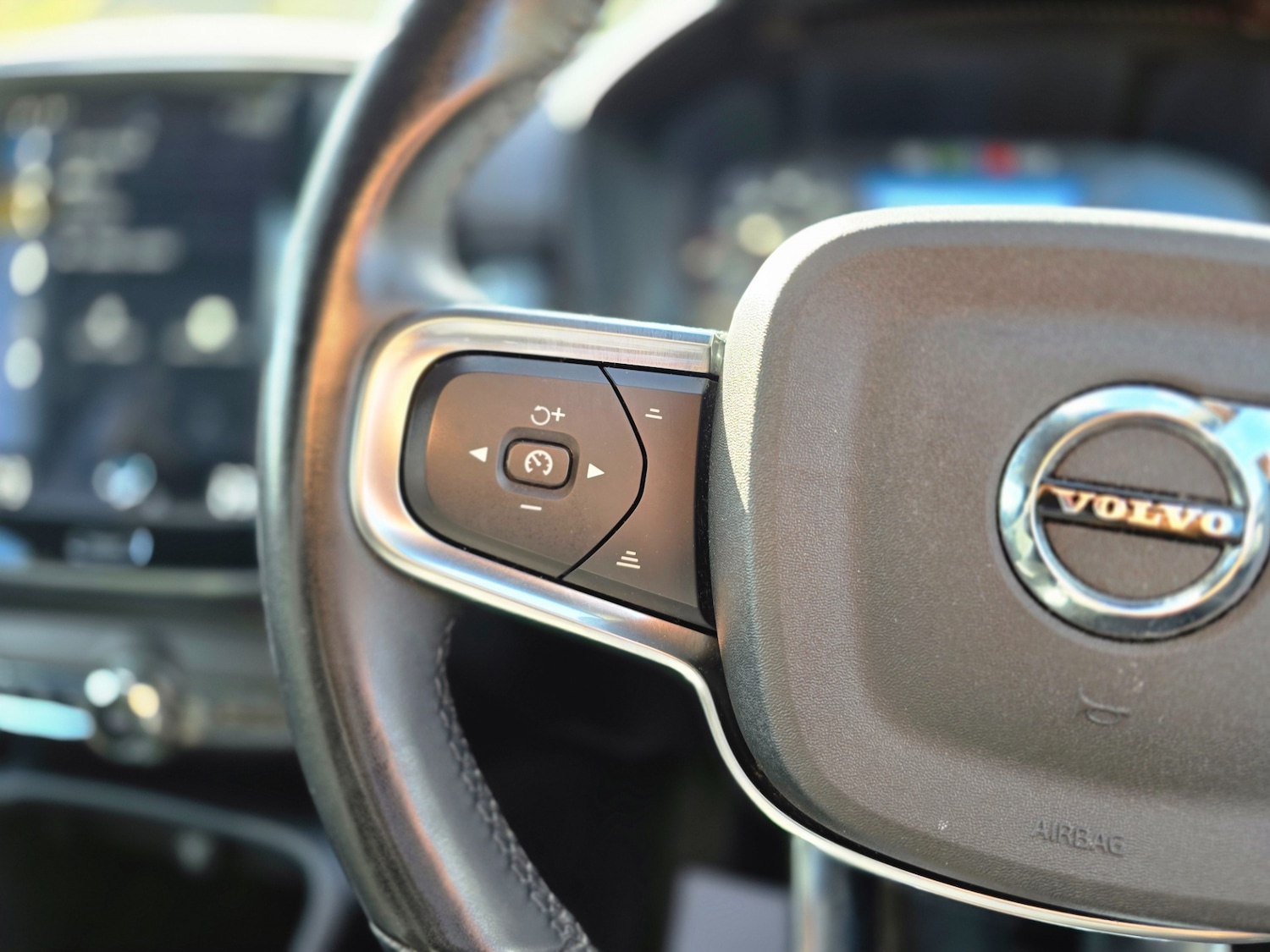 Used Volvo XC40 2021 for sale - 77615430: Photo 35