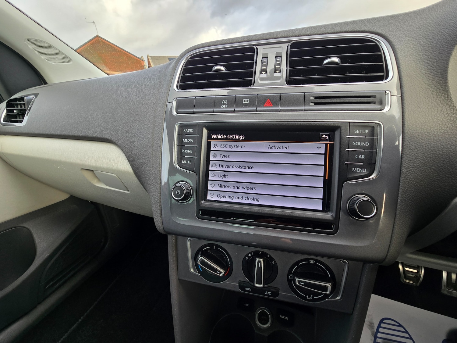 Used Volkswagen Polo 2015 for sale - 77007864: Photo 28