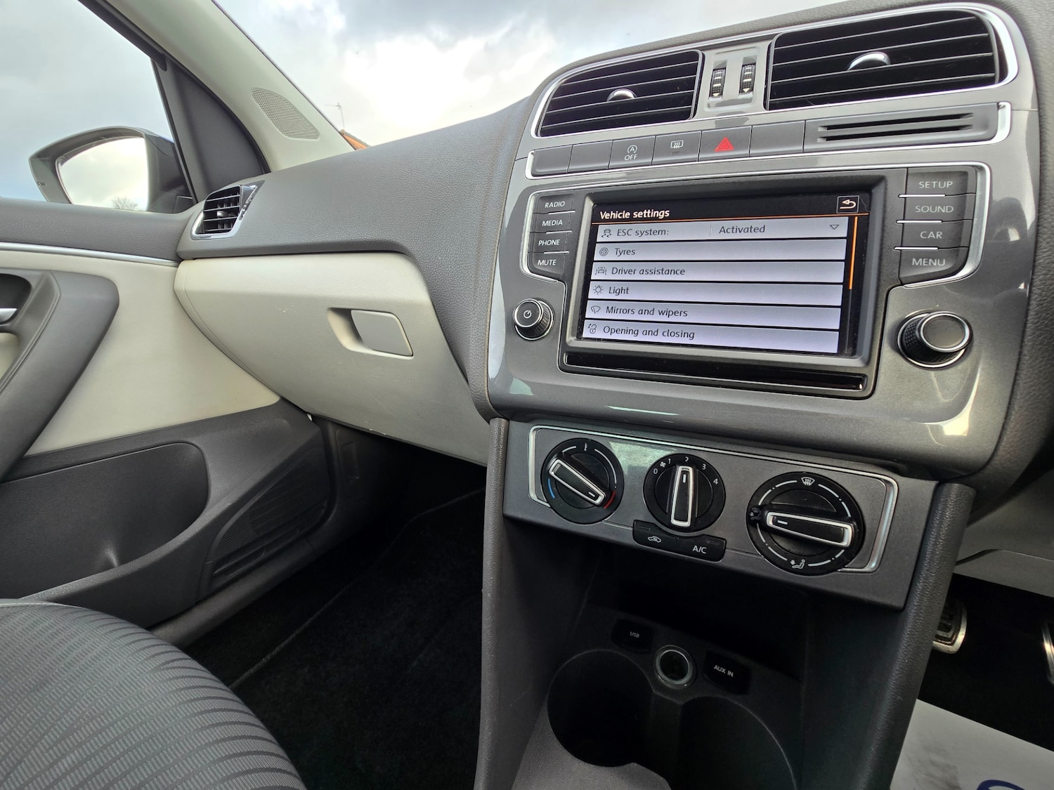 Used Volkswagen Polo 2015 for sale - 77007864: Photo 29