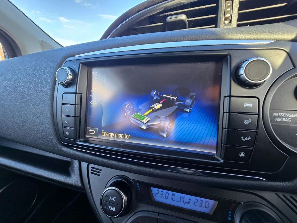 Used Toyota Yaris 2015 for sale - 77403921: Photo 32