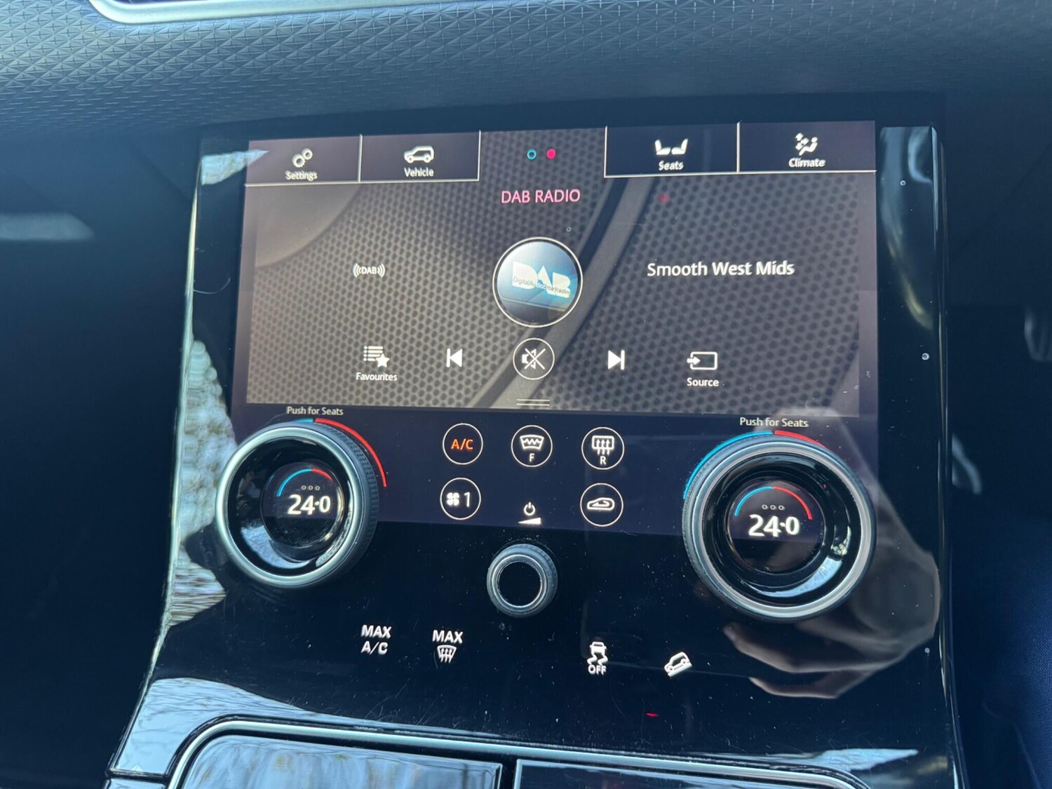 Used Land Rover Range Rover Velar 2017 for sale - 78039392: Photo 36