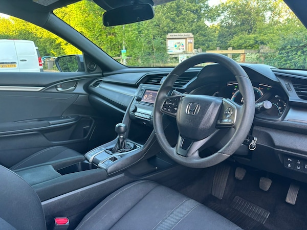 Used Honda Civic 2018 for sale - 76317506: Photo 4