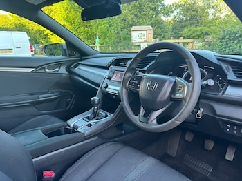Used Honda Civic 2018 for sale - 76317506: Photo 4
