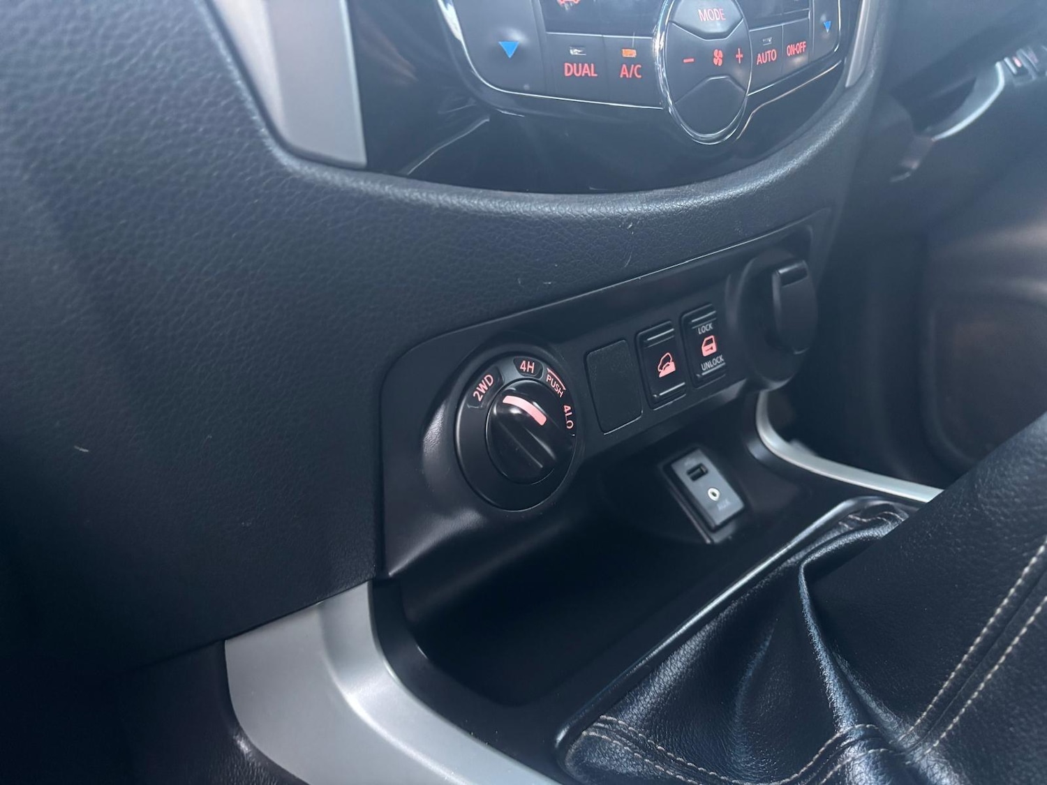 Used Nissan Navara 2017 for sale - 77637486: Photo 24