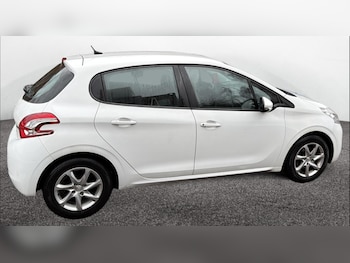 Used Peugeot 208 2014 for sale - 77392630: Photo