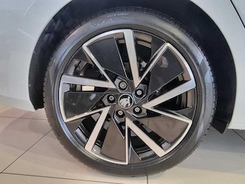 Used Skoda Octavia 2025 for sale - 76228770: Photo
