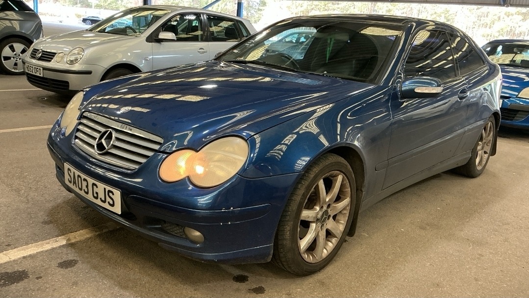 Used Mercedes-Benz C Class 2003 for sale - 77597573: Photo 2