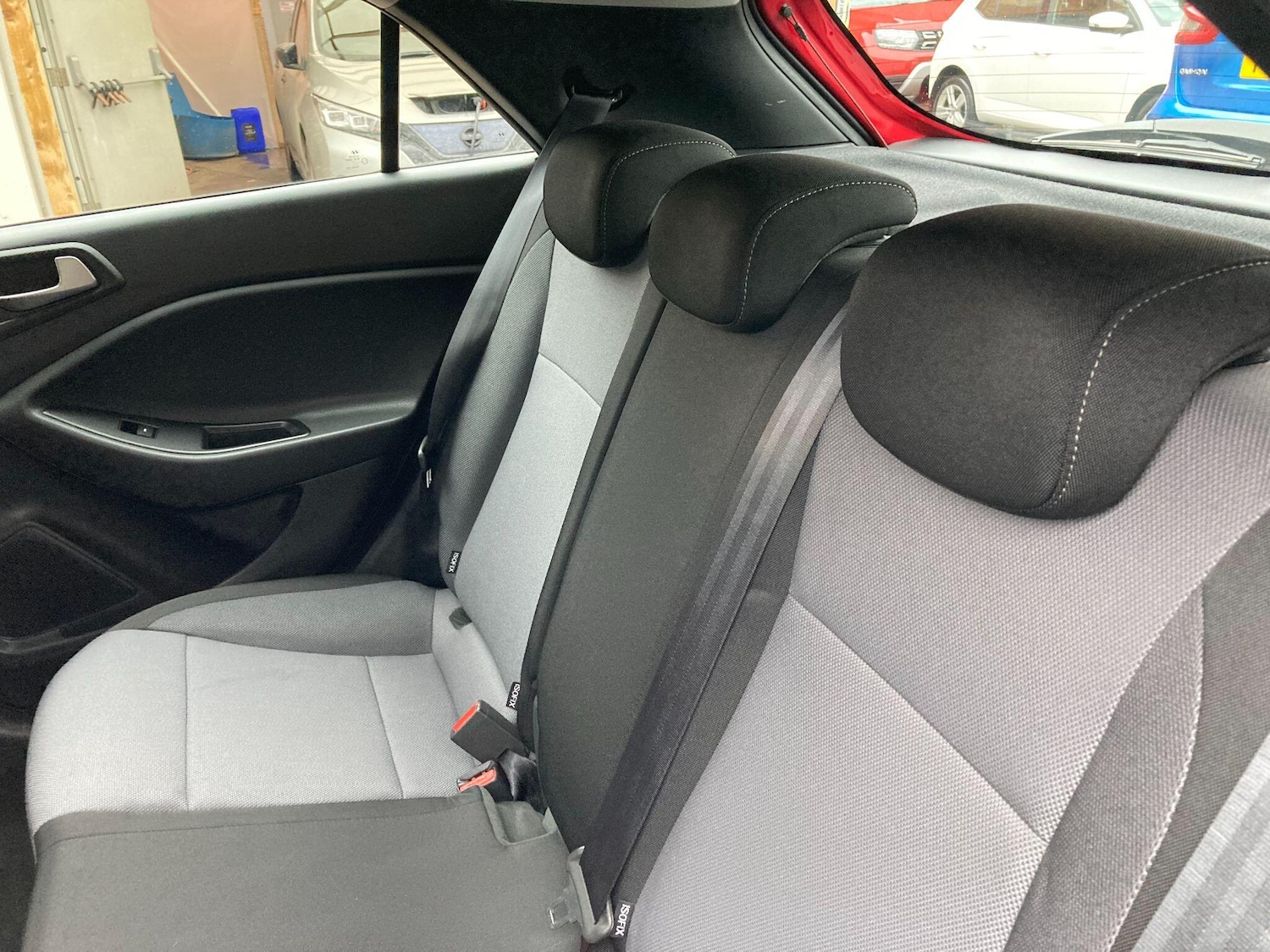 Used Hyundai i20 2017 for sale - 76850537: Photo 29